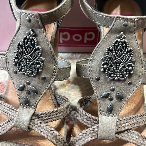 Pop Palm Tree Grey Distress Wedges NWT - Picture 3 of 5